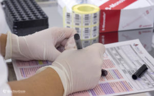 gallery_clinic_Test_tubes_with_blood_samples_immediately_sent_to_the_laboratory