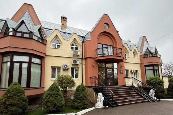 Как да изберете клиника за сурогатно майчинство: основни критерии за бъдещите родители